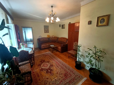 De vanzare casa 6 camere 2 bai si teren 520 mp in Sibiu Piata Cluj