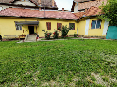 Casa Piata Cluj cu 2 apartamente individuale teren 560mp pivnita 