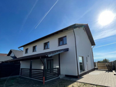 Duplex cu 4 camere 2 bai terasa 201 mp teren cu priveliste spre Sibiu