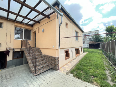 Casa compusa din 2 apartamente si pivnita teren 286 mp Lupeni Sibiu