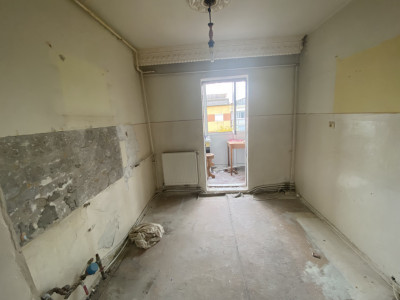 Apartament pregatit pentru renovare 2 camere 54 mp Cetate Alba Iulia