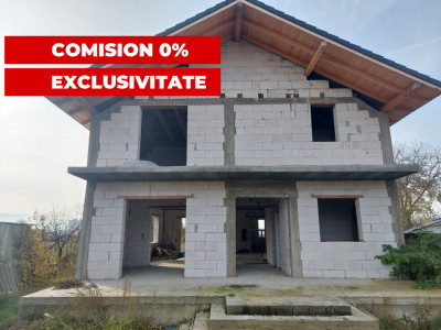 Casa la rosu 5 camere 3 bai 198 mpu 2 terase curte Barabant Alba Iulia