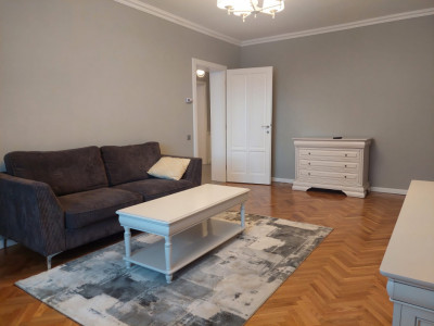 Apartament decomandat 3 camere modern renovat etaj 1 in zona Dioda