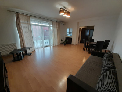 Prima inchiriere! Apartament 90 mp cu 3 camere si parcare Strand Sibiu