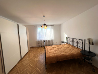 De vanzare apartament la casa 86 mpu Central Sibiu pod curte 164 mp 