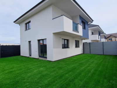 Casa individuala de vanzare in Selimbar - strada privata si pavata