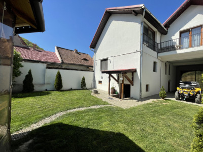 Casa individuala renovata complet cu 6 camere si pivnita Saliste Sibiu