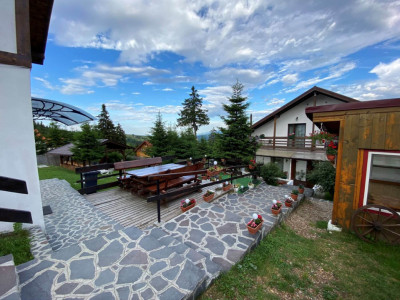 Pensiune de vanzare 10 camere 10 bai 343 mp utili Paltinis Sibiu