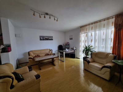 Apartament de inchiriat 3 camere 2 balcoane 1  parcate Piata Cluj