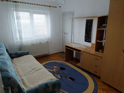 Apartament 60 mpu 3 camere 2 balcoane etajul 4 Sibiu zona Strand 