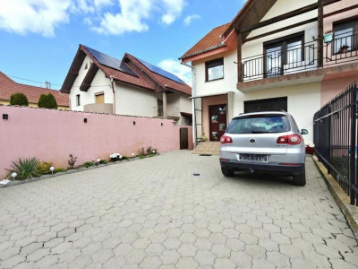 Casa cu 4 camere - 3 locuri de parcare - curte - filigorie - pivnita