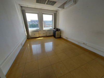 Spatiu comercial de inchiriat 3 incaperi 70 mpu zona Terezian Sibiu