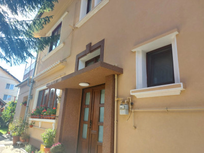 Pret avantajos! Apartament  la casa 82 mp 3 camere zona buna Cisnadie