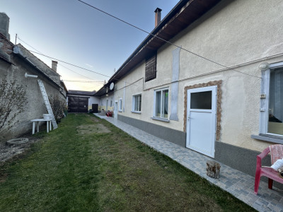 Casa de vanzare 4 camere anexe gospodaresti 884 mp teren in Vad