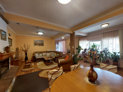 Casa individuala 5 camere 240 mp utili curte gradina Centru Alba Iulia