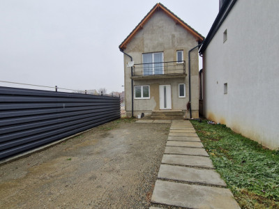 Casa individuala de vanzare in Selimbar 4 camere si 240 mp teren