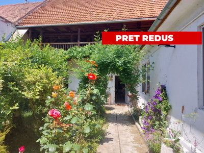 Casa 214 mp utili singur in curte 800 mp teren zona centrala Cisnadie