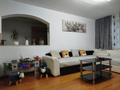 Casa tip insiruita de vanzare 147 mp cu garaj si curte in Sura Mare 
