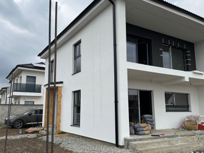 Casa individuala 130 mpu de vanzare curte libera 410mp zona Selimbar