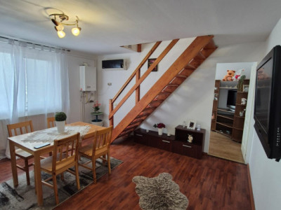 Apartament 3 camere la mansarda zona Tiglari