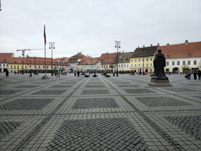Apartament decomandat de vanzare cu pivnita in Centrul Istoric Sibiu 