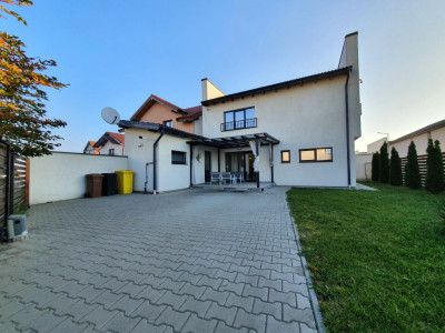 Casa moderna de inchiriat cu 4 camere si curte in Selimbar