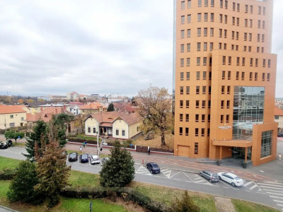 Apartament decomandat de vanzare la etaj intermediar Scoala de Inot