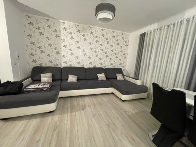 Apartament de vanzare 55 mpu curte 27 mpu zona de interes Cisnadie