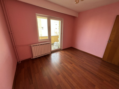 Apartament 3 camere 2 bai 2 balcoane etaj 3 boxa la subsol 90 mp utili