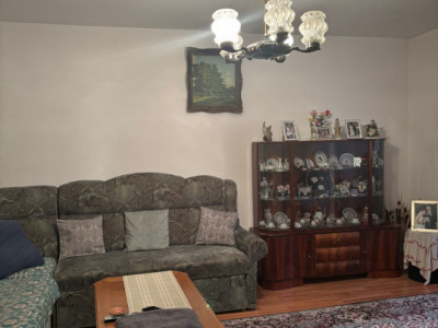 Apartament decomandat 3 camere 2 balcoane etaj intermediar de vanzare