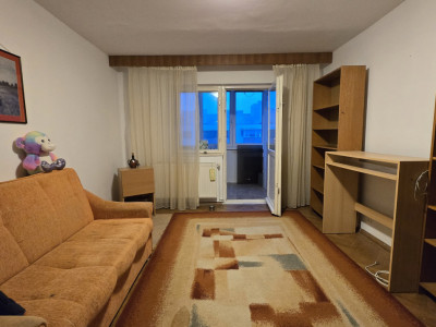 Apartament 3 camere decomandat boxa si parcare zona Astra de vanzare