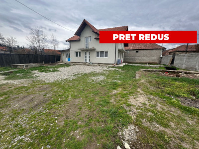 Casa 5 camere de vanzare 200 mp utili 1040 mp teren sat Persani