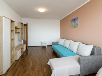 Apartament decomandat de vanzare 2 camere cu balcon bloc cu lift