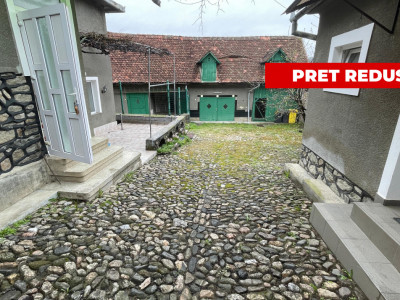 Casa traditionala de vanzare cu curte si anexe in Rasinari