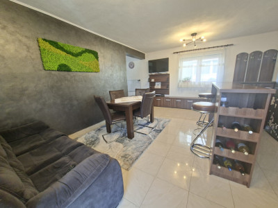 Apartament de vanzare cu 3 camere etaj 1 balcon in bloc nou Central