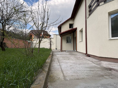 Spatiu de birouri de vanzare cu 6 camere 160 mpu Calea Dumbravii Sibiu