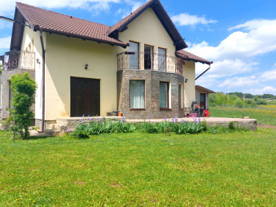 Casa spatioasa zona deosebita 201 mpu 4 camere 898 teren liber Tocile