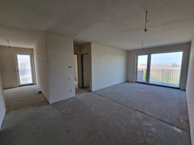 Apartament 3 camere 2 bai etaj 2 bloc cu lift zona de case in Turnisor