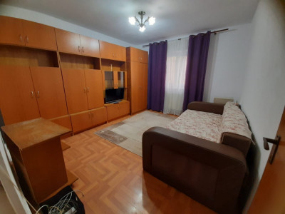 Garsoniera decomandata de inchiriat 28 mpu etaj 1 Vasile Aaron Sibiu