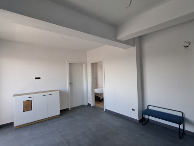 Apartament 3 camere de vanzare decomandat 55 mp zona Calea Surii Mici