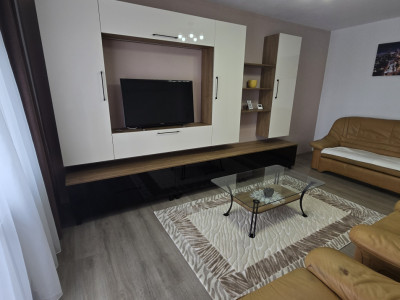 Aparament de vanzare Strand 2 camere balcon renovat integral