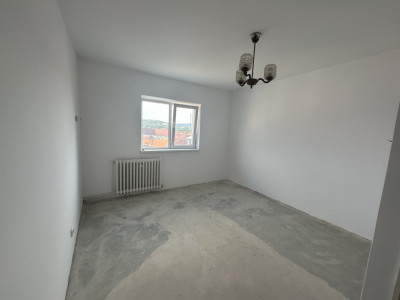 Apartament decomandat 3 camere 2 bai 65 mpu zona Bulevardul Unirii