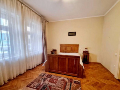 Apartament de vanzare 2 camere 2 bai 2 pivnite in Centrul Istoric