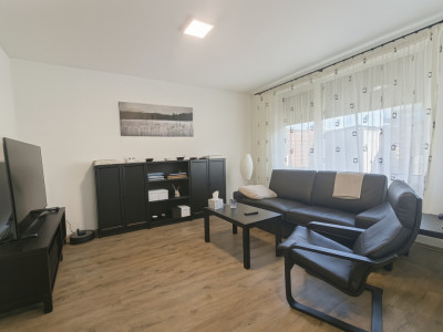 Casa de vanzare in Zavoi cu 3 camere 2 bai curte libera de 50 mp