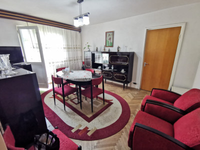 Apartament cu 3 camere la etajul 2 in zona Mihai Viteazul
