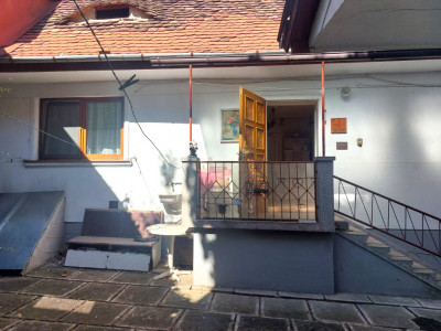 Casa 78 mpu curte proprie pretabila regim hotelier zona istorica Sibiu