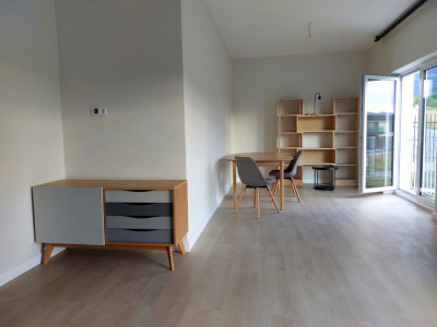 Casa individuala de inchiriat D+P+1E 3 dormitoare curte libera 300 mp 