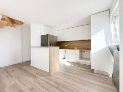 Apartament cu 4 camere pe 2 nivele in vila noua cu parcare