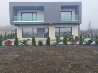 Casa individuala spatioasa Selimbar - pret excelent