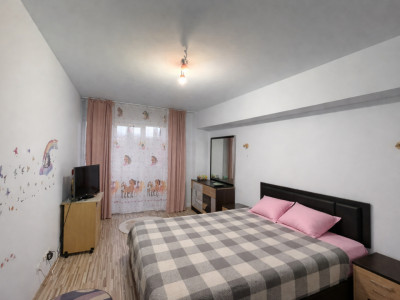 Apartament 3 camere si parcare de vanzare zona Edgar Quinet Manastur